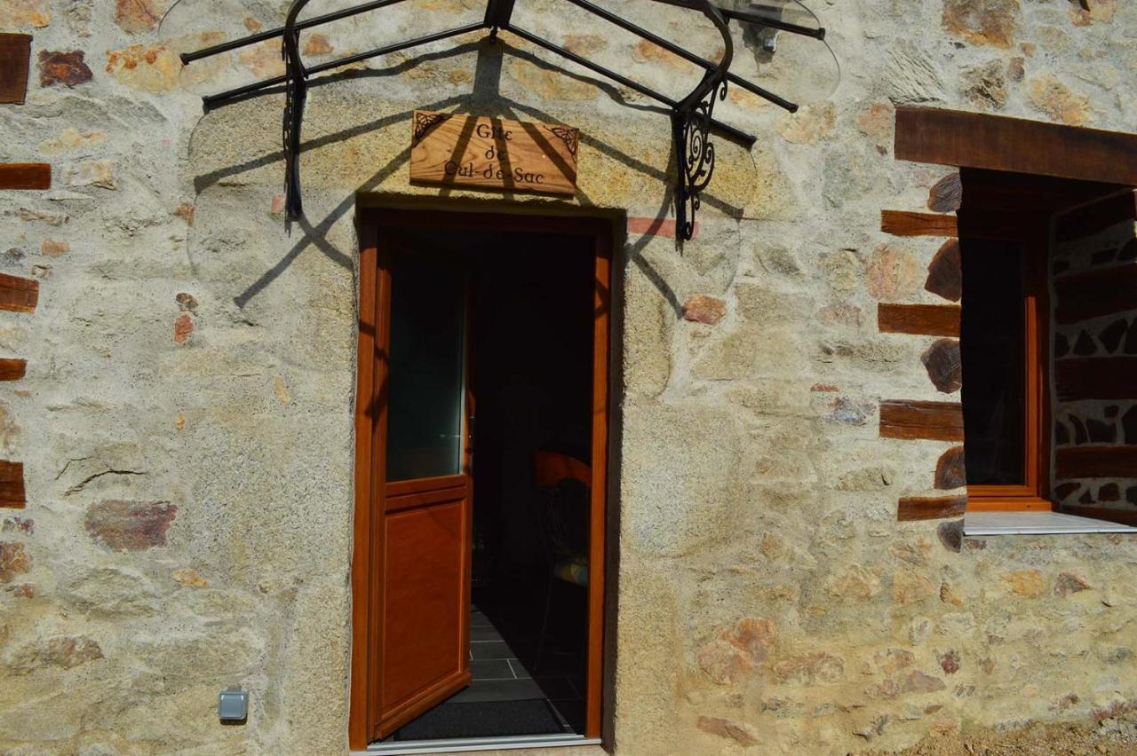 Domaine Des Terres Du Milieu / Gite De Cul De Sac Chateldon Exterior foto